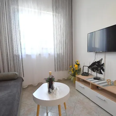 Tavcar Apartment *