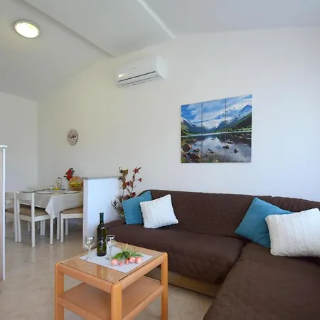 Tavcar Apartment *